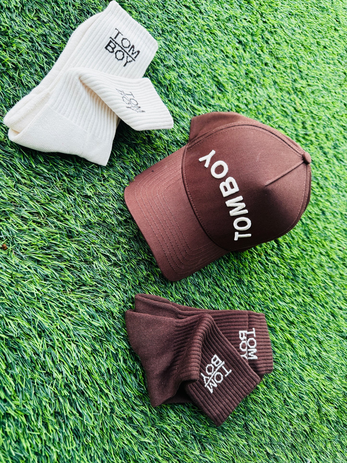 TOMBOY Crew Socks (Chocolate)