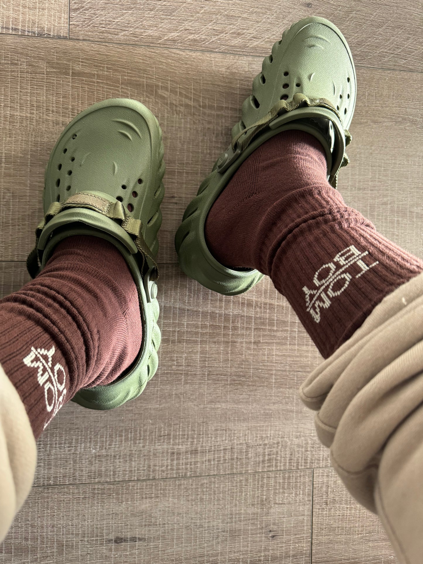 TOMBOY Crew Socks (Chocolate)